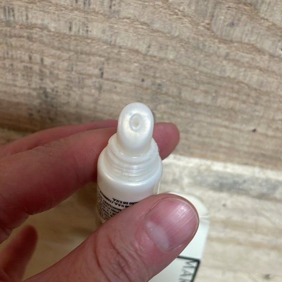 Mary Kay Satin Lips Lip Balm - Picture 9 of 9